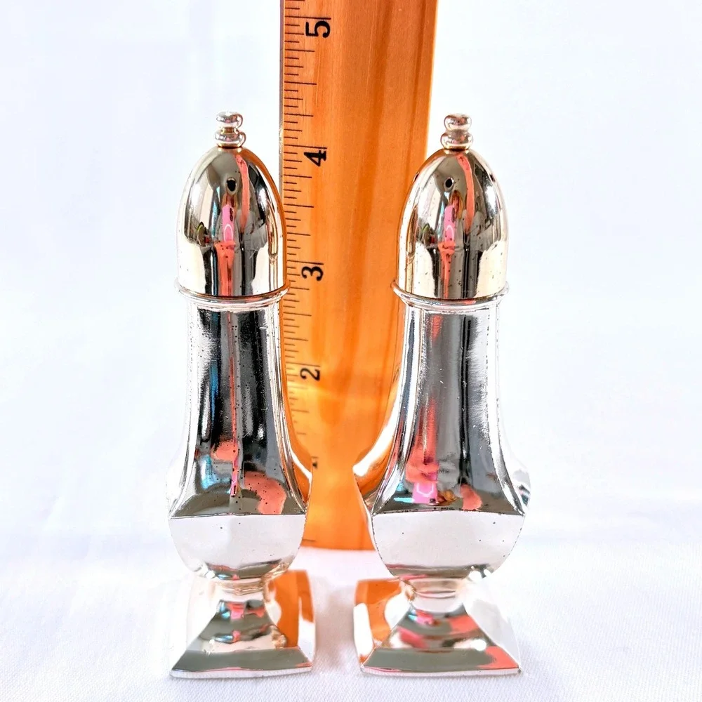 Vintage 1987 Oneida Chippendale Silver Plated Salt and Pepper Shakers 4.5